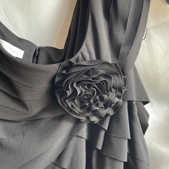London Times Little Black dress. Beautiful Detail. Tiered fabric. Worn Once. - Picture 5 of 7